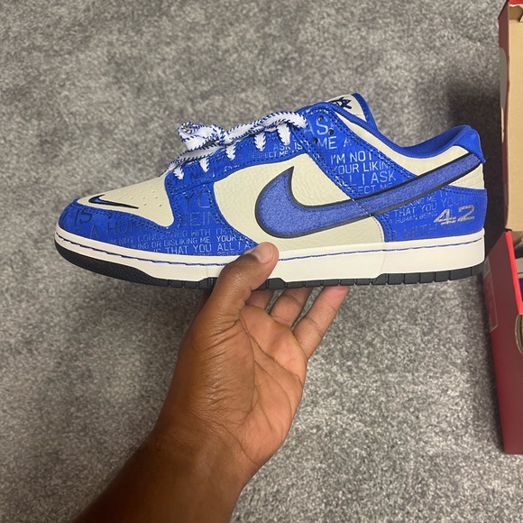 Jackie Robinson, Dunks - Picture 1 of 1